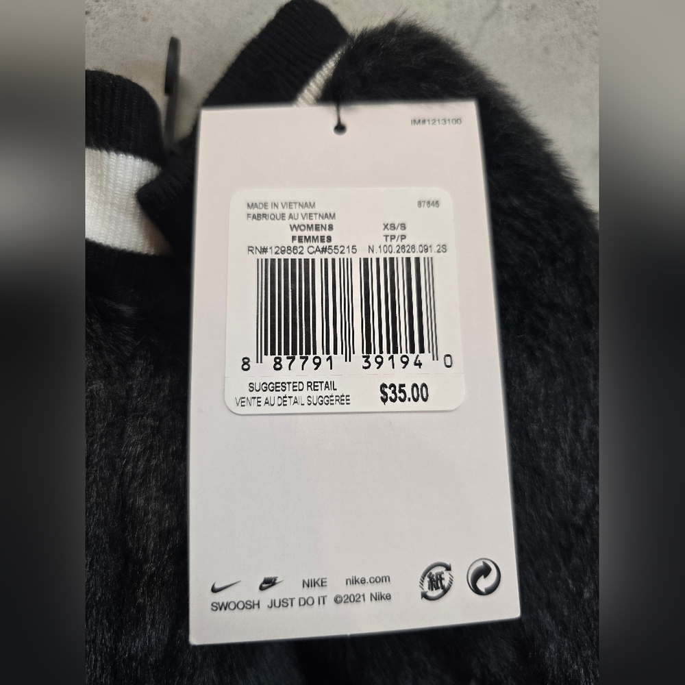 NIKE- Women xs/sm Furry Mittens and Pink Beanie with Daisy Bundle NWT - Picture 3 of 4